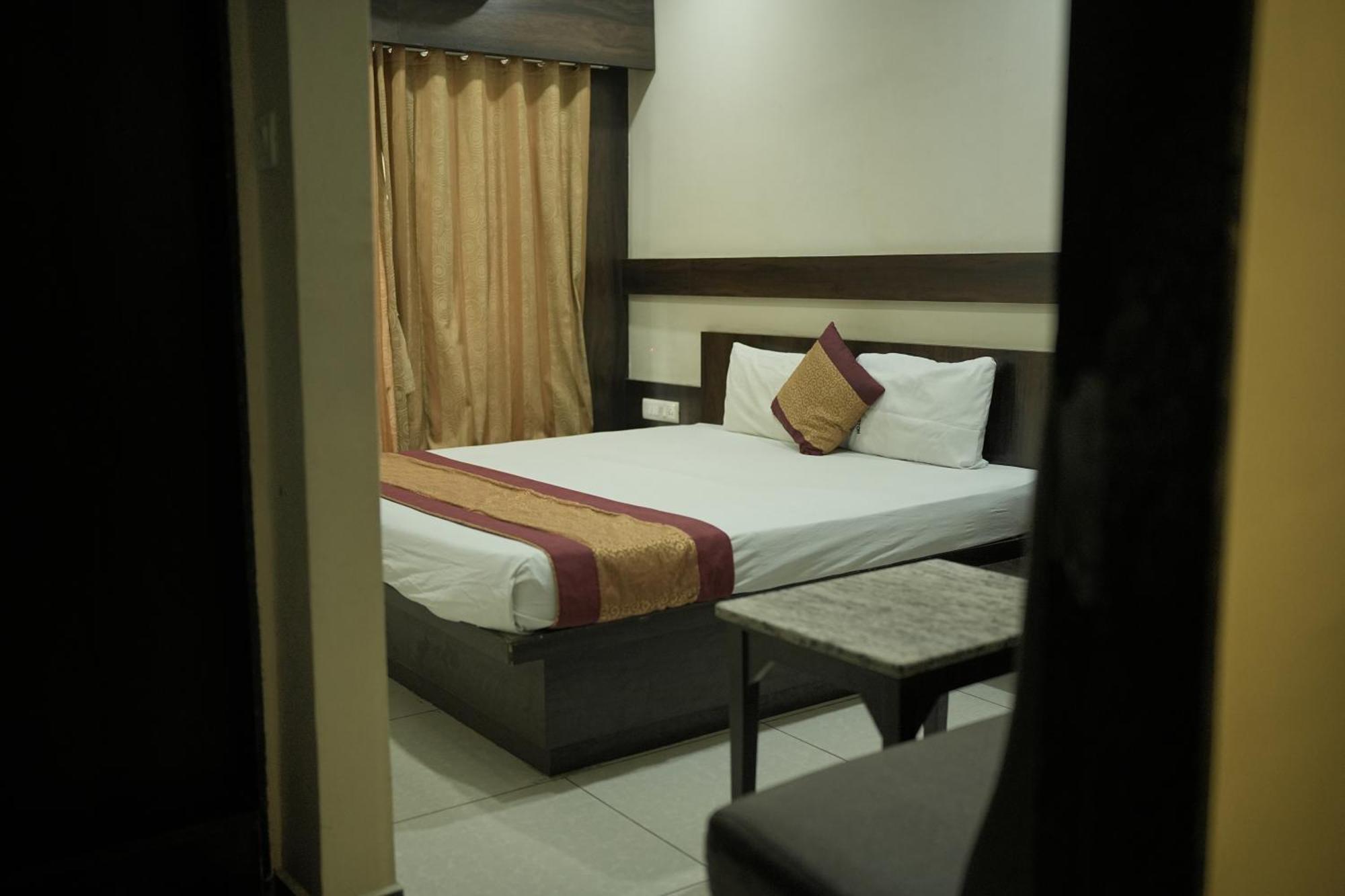 Atharva Hotel Kalaburagi Dış mekan fotoğraf