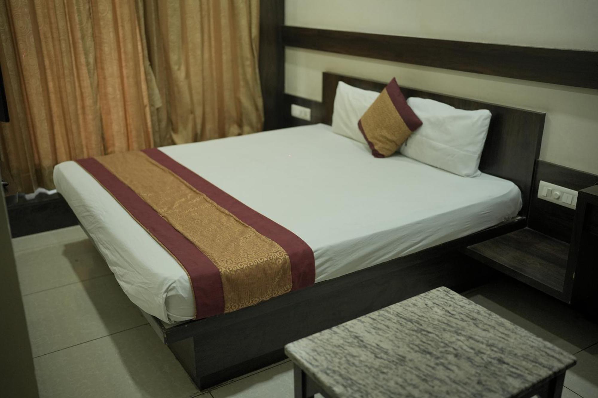 Atharva Hotel Kalaburagi Dış mekan fotoğraf