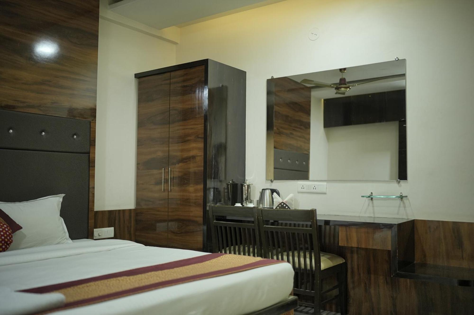 Atharva Hotel Kalaburagi Dış mekan fotoğraf