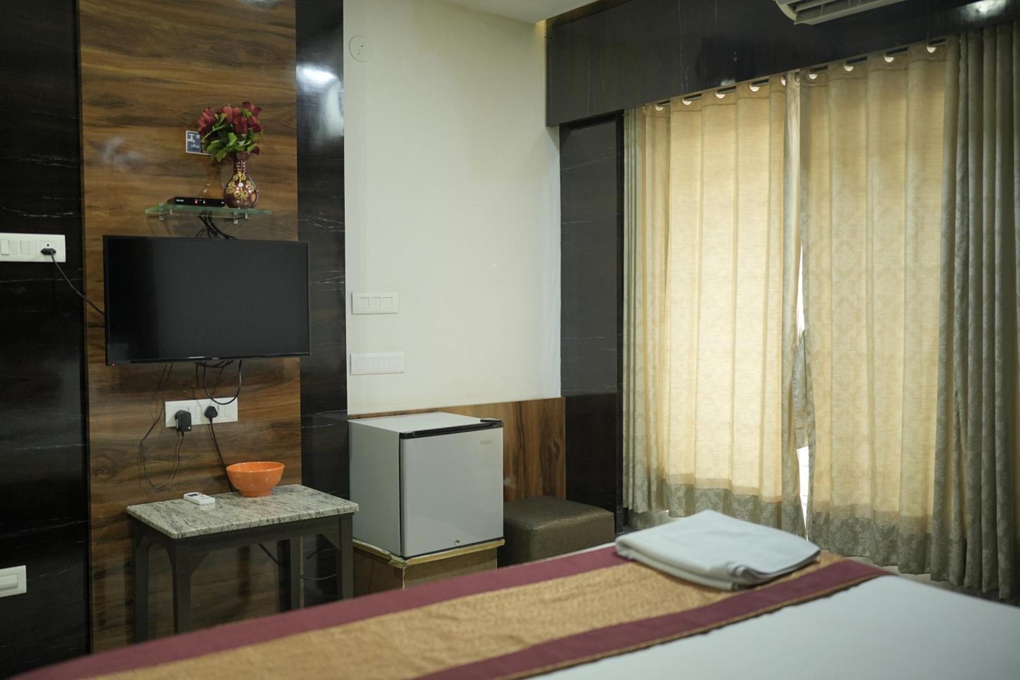 Atharva Hotel Kalaburagi Dış mekan fotoğraf